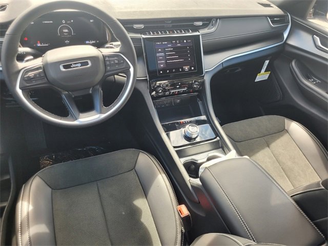 New 2025 Jeep Grand Cherokee Altitude image 11