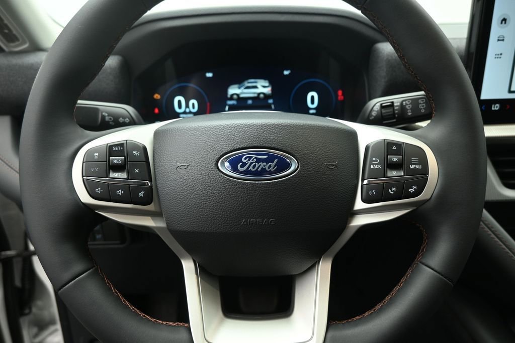 New 2026 Ford Explorer Active RWD image 12