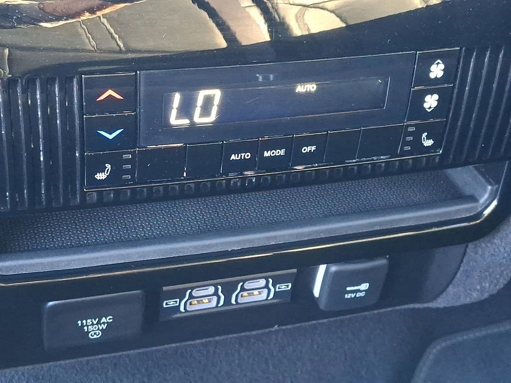 Used 2024 Jeep Wagoneer L Series III w/ Flexible Seating Group image 15