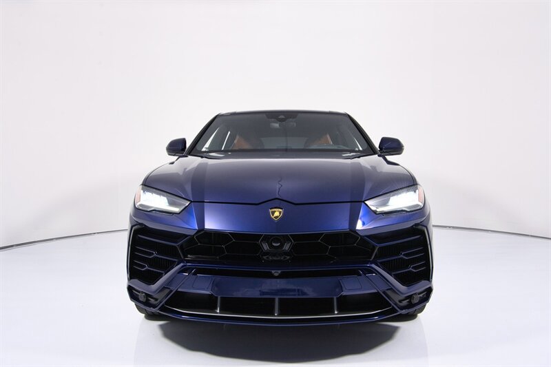 Used 2022 Lamborghini Urus AWD/4WD image 3
