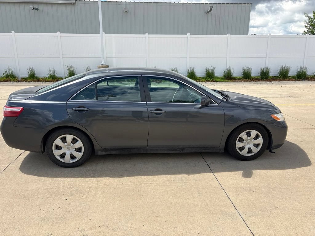 Used 2007 Toyota Camry LE FWD image 2