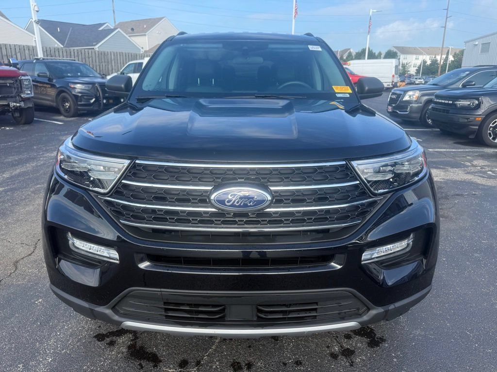 Used 2024 Ford Explorer XLT w/ Equipment Group 202A AWD/4WD image 9