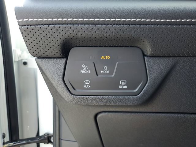 Certified 2025 Volkswagen Atlas Cross Sport SE FWD image 28