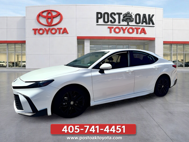 Used 2025 Toyota Camry SE FWD image 2
