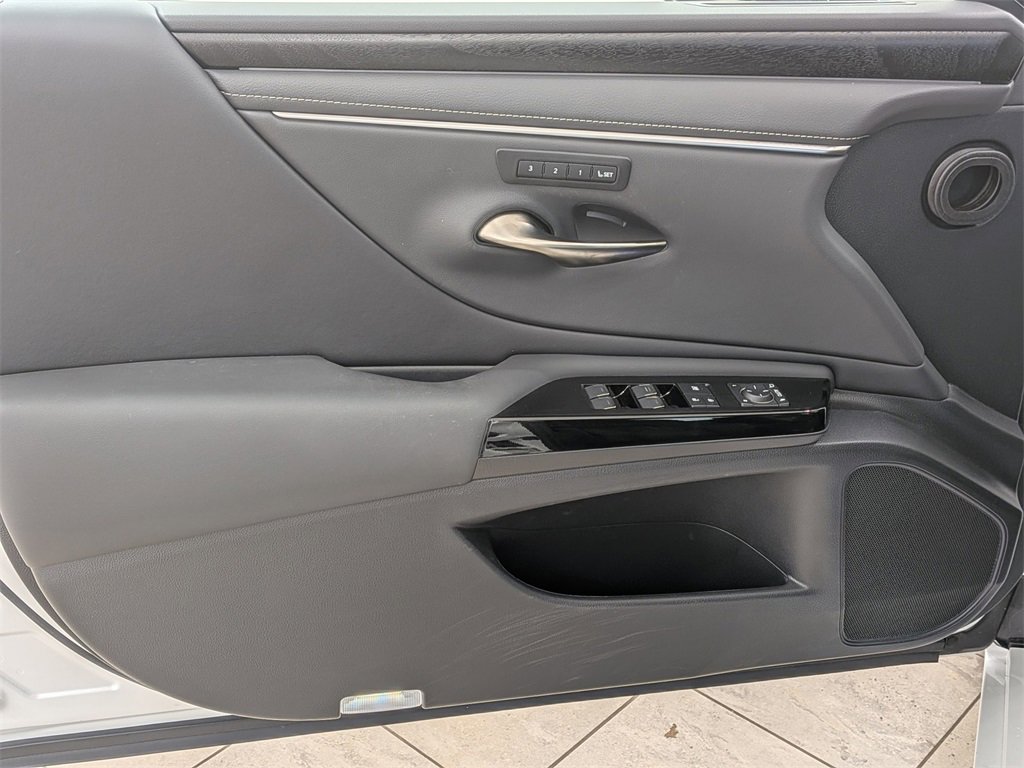 Certified 2024 Lexus ES 300h w/ Premium Package image 16