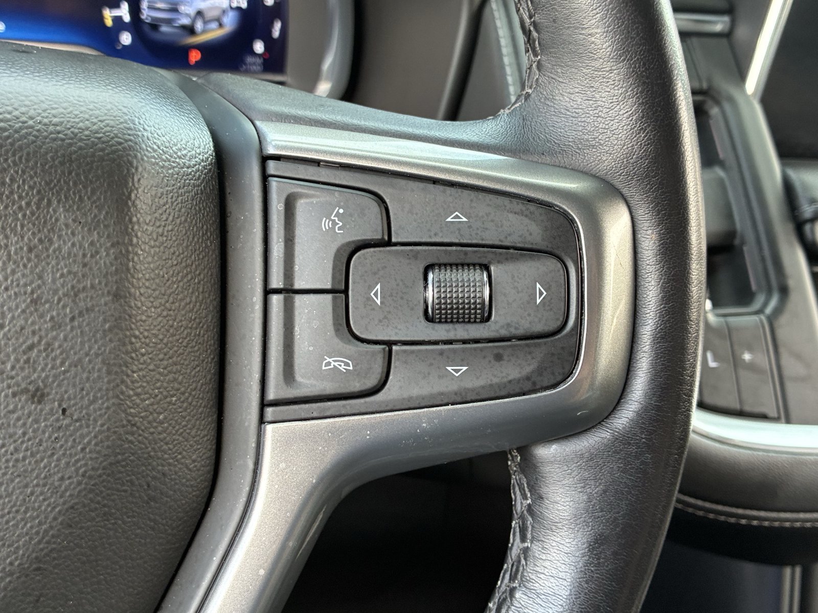 Used 2022 Chevrolet Tahoe Z71 w/ Luxury Package AWD/4WD image 39