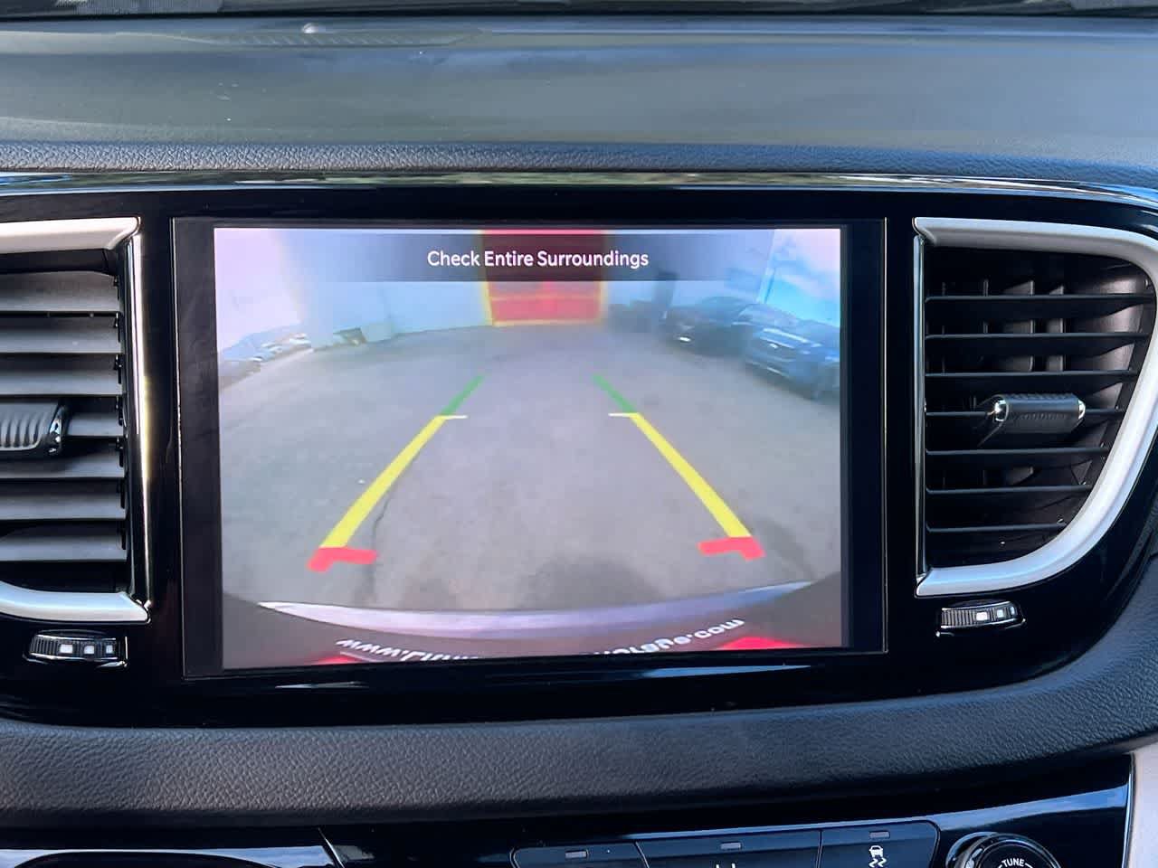 Used 2022 Chrysler Pacifica Touring-L FWD image 17
