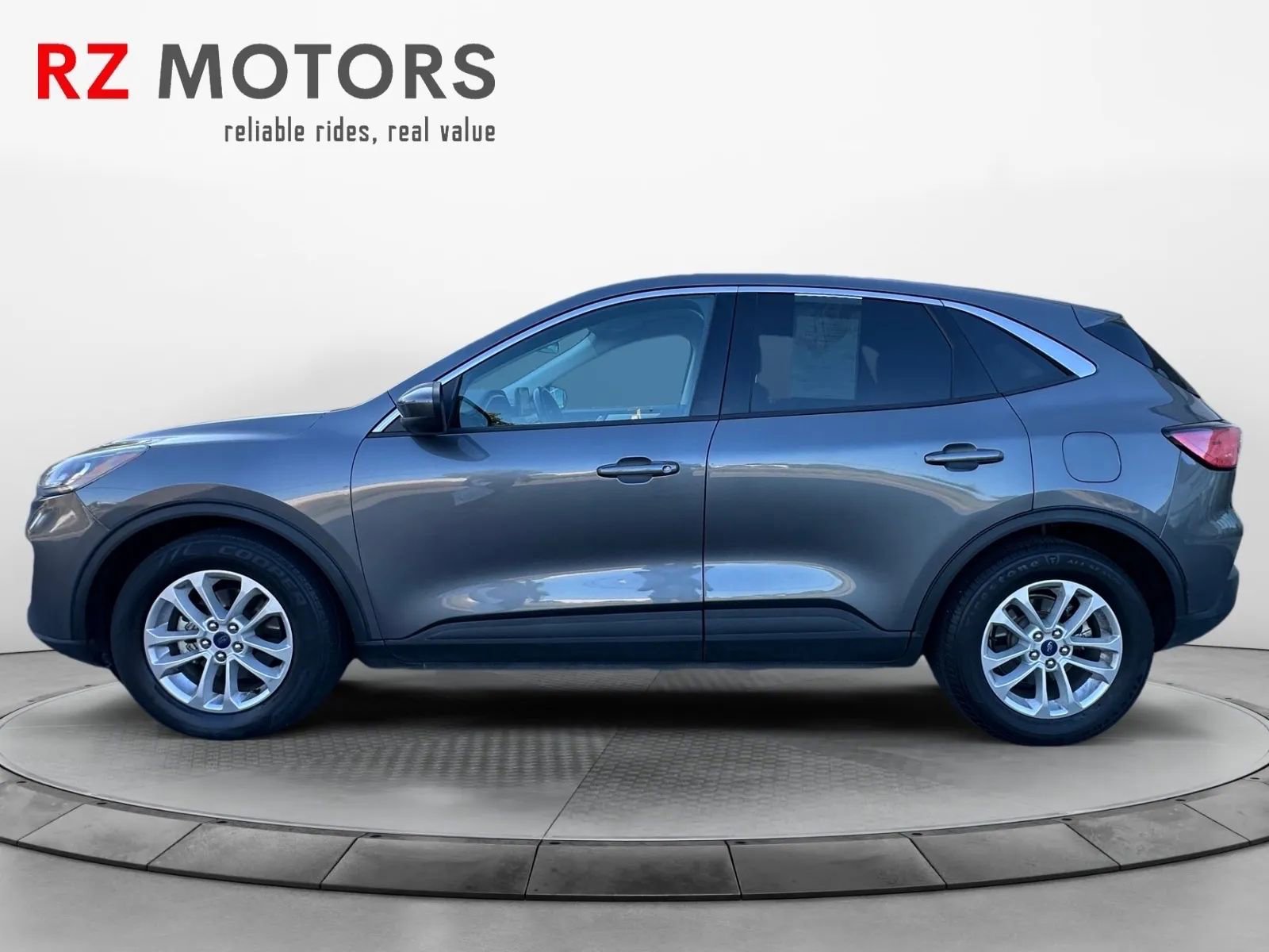 Used 2021 Ford Escape SE w/ Convenience Package image 2