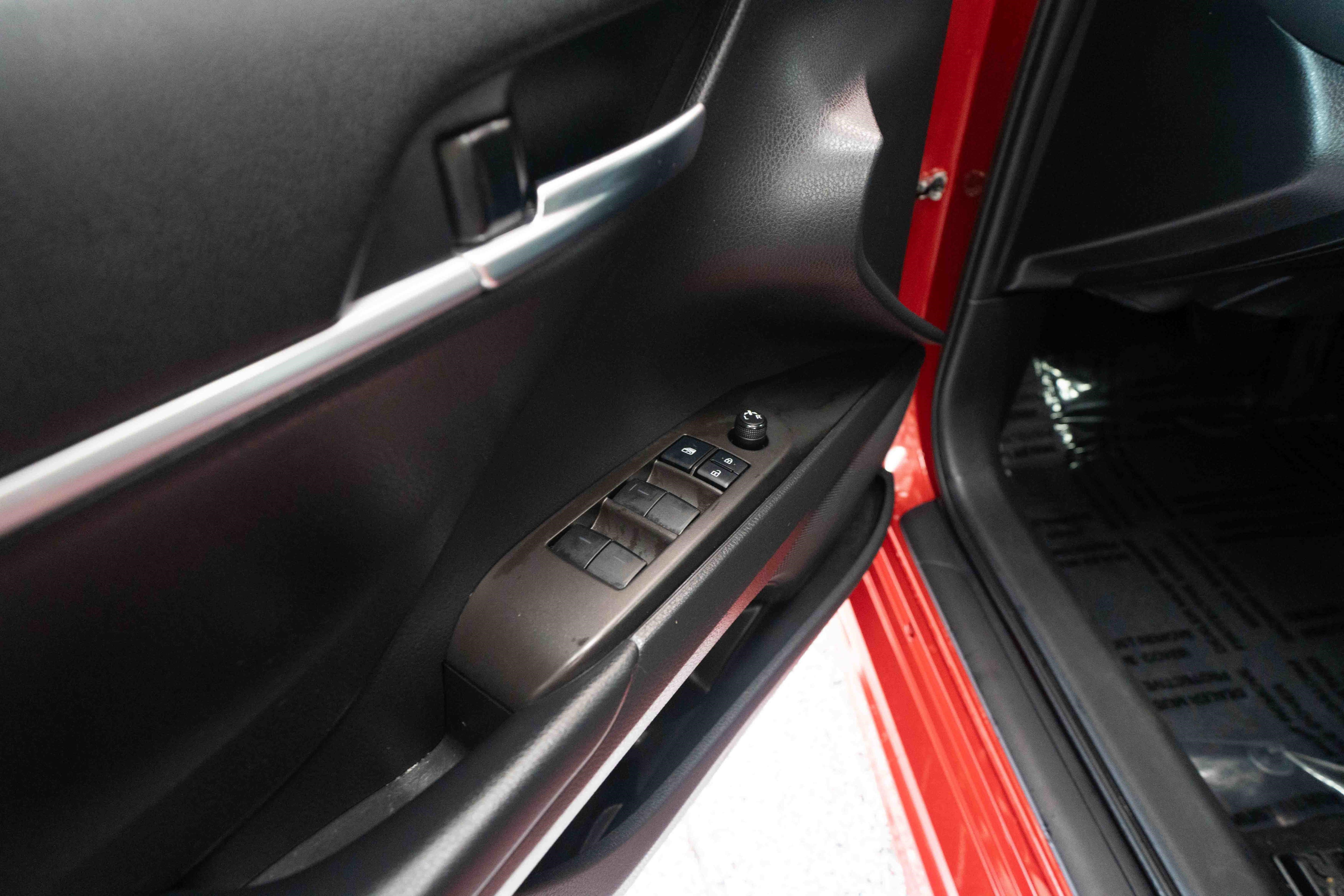 Used 2022 Toyota Camry SE w/ Cold Weather Package FWD image 7