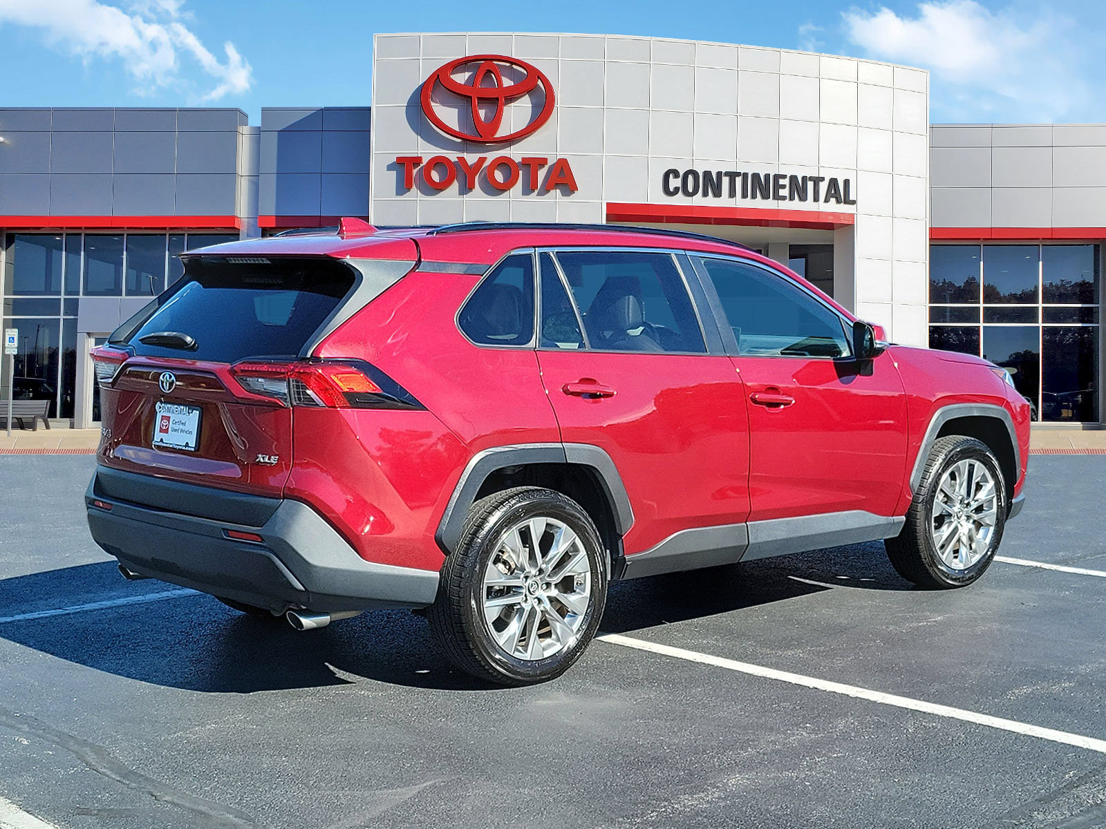 Certified 2019 Toyota RAV4 XLE Premium FWD image 5