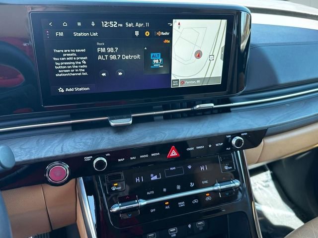 Used 2024 Kia Carnival EX image 21