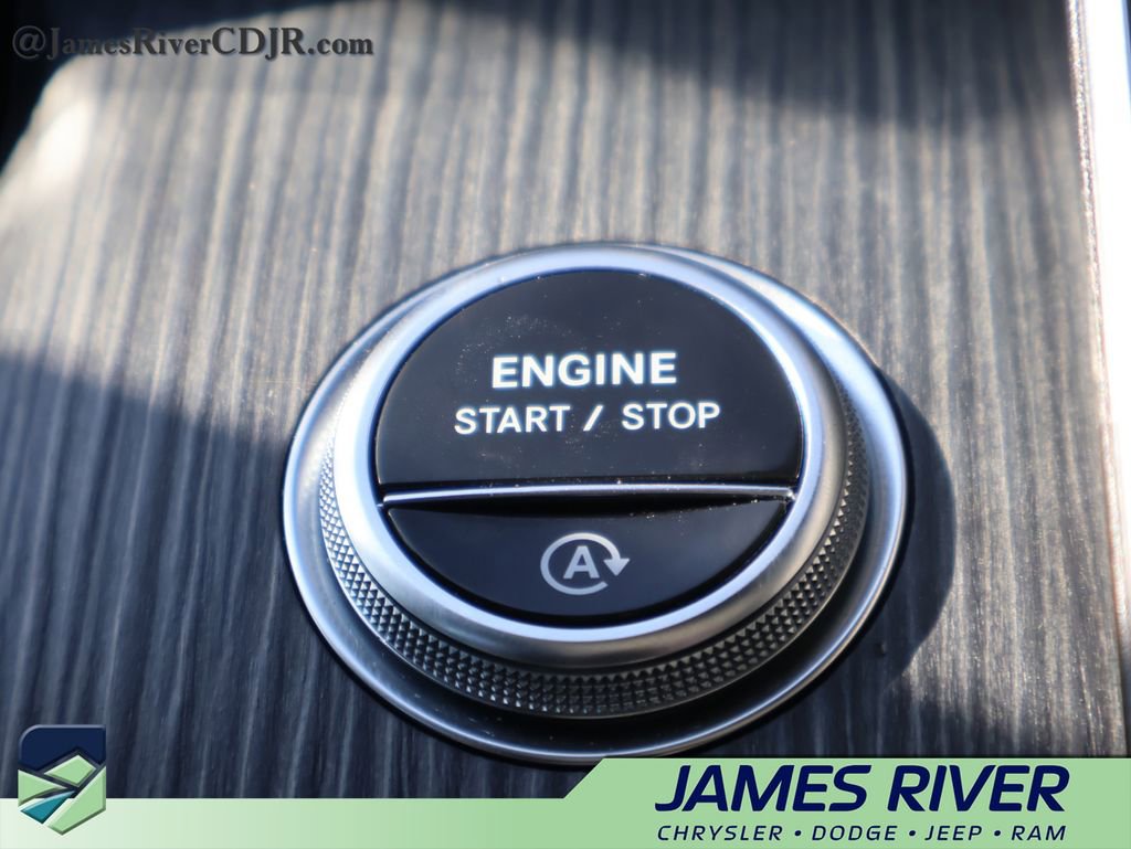 Used 2024 Mercedes-Benz C 300 4MATIC Sedan image 33