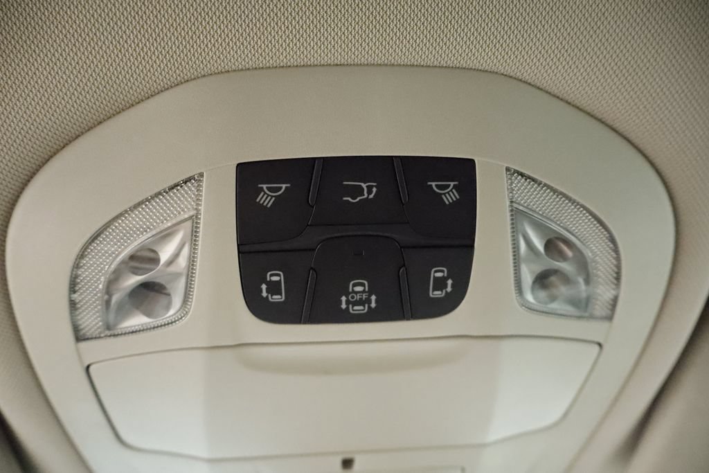 Certified 2023 Chrysler Pacifica Touring-L FWD image 24