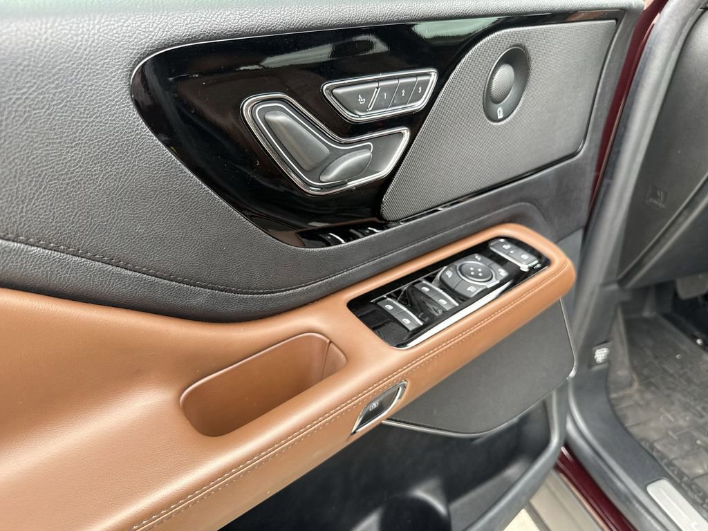 Used 2022 Lincoln Aviator Reserve w/ Equipment Group 201A image 29