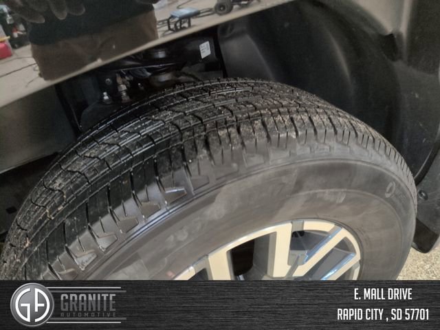 Used 2024 Nissan Frontier SL w/ Technology Package image 27