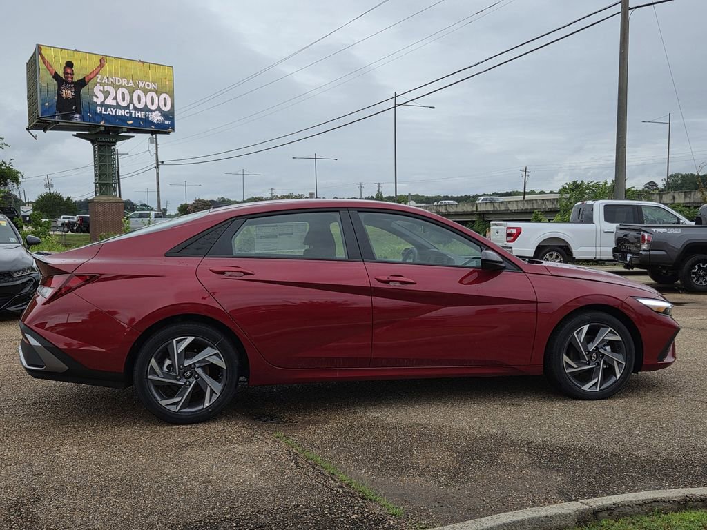Certified 2025 Hyundai Elantra Sport FWD image 3