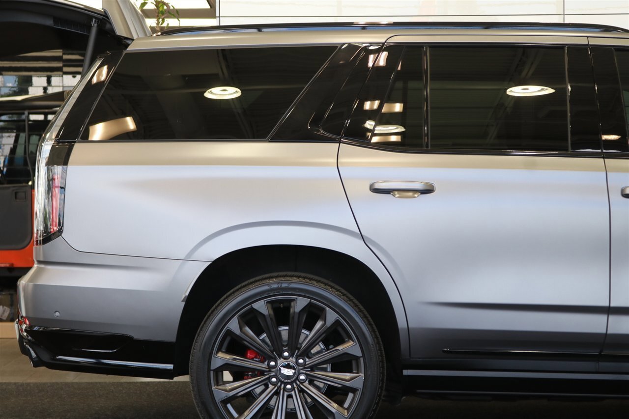 Used 2026 Cadillac Escalade V w/ LPO, Onyx Lite Package AWD/4WD image 39