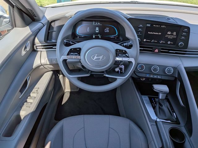 Used 2026 Hyundai Elantra SE FWD image 15