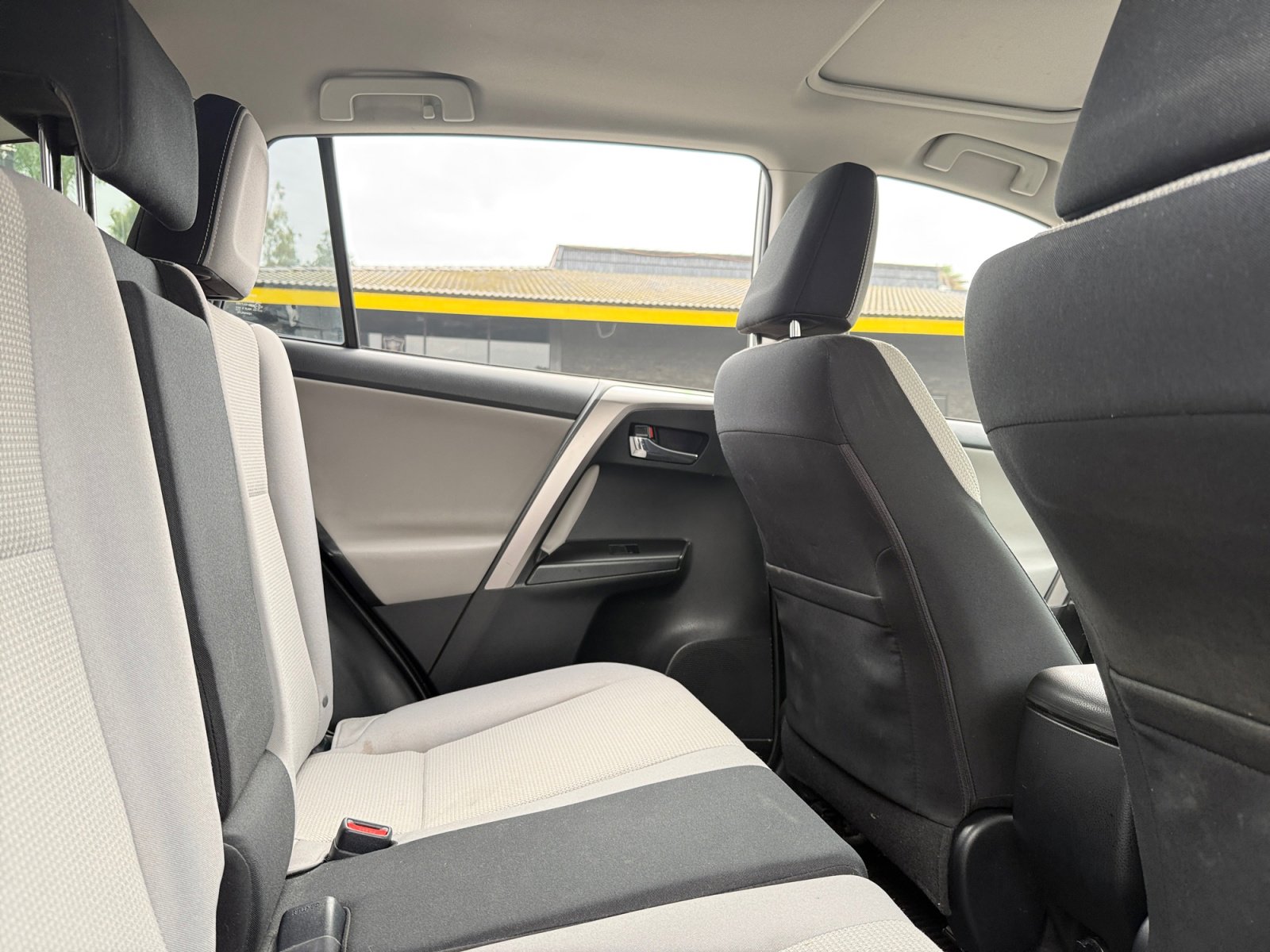 Used 2017 Toyota RAV4 XLE image 17