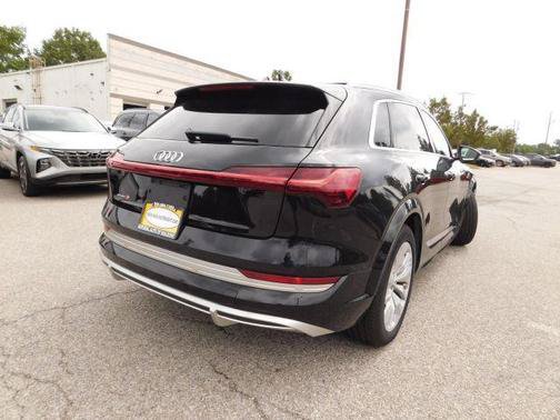 Used 2022 Audi e-tron S Premium Plus AWD/4WD image 6