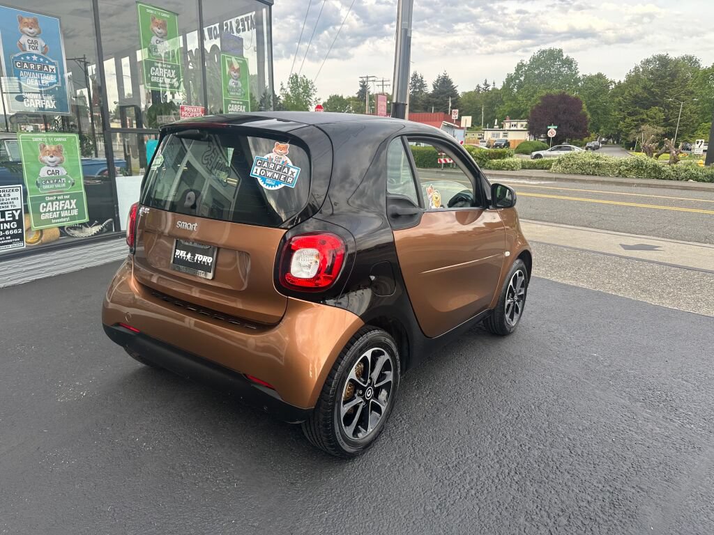 Used 2016 smart fortwo passion RWD image 6