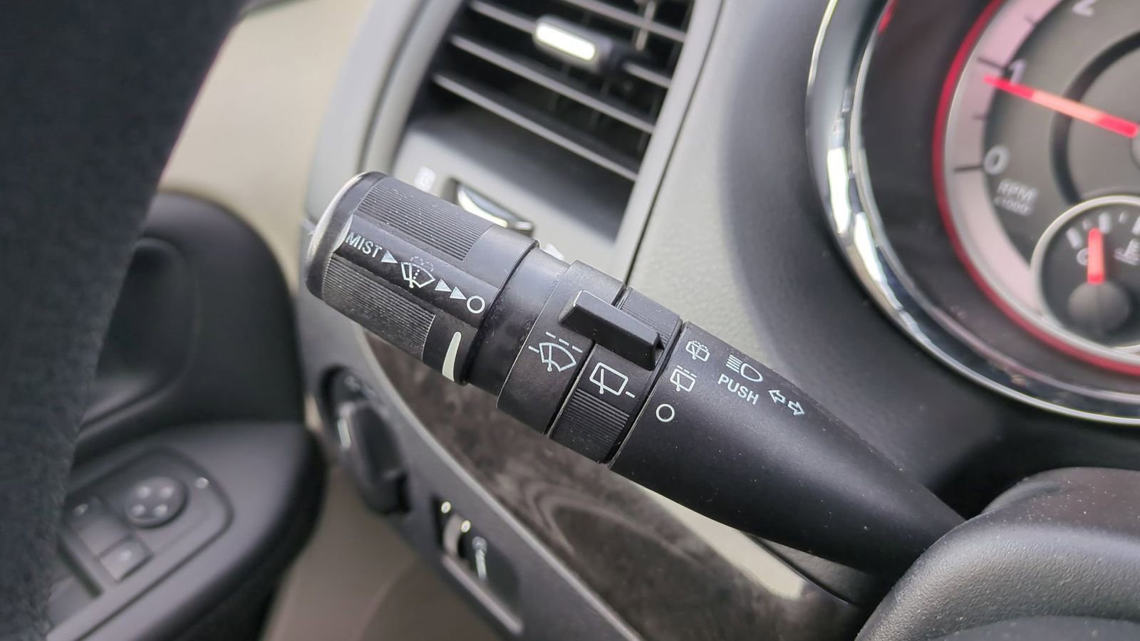 Used 2014 Dodge Grand Caravan SXT image 28