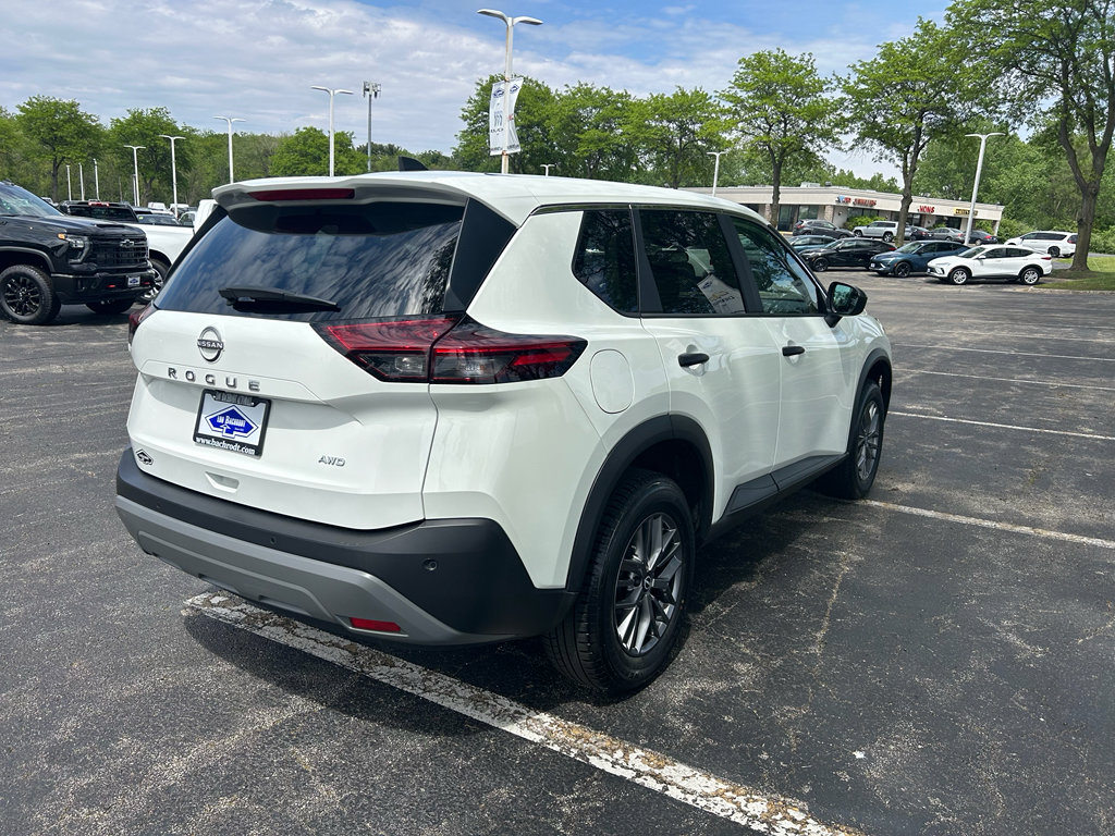Used 2023 Nissan Rogue S AWD/4WD image 5