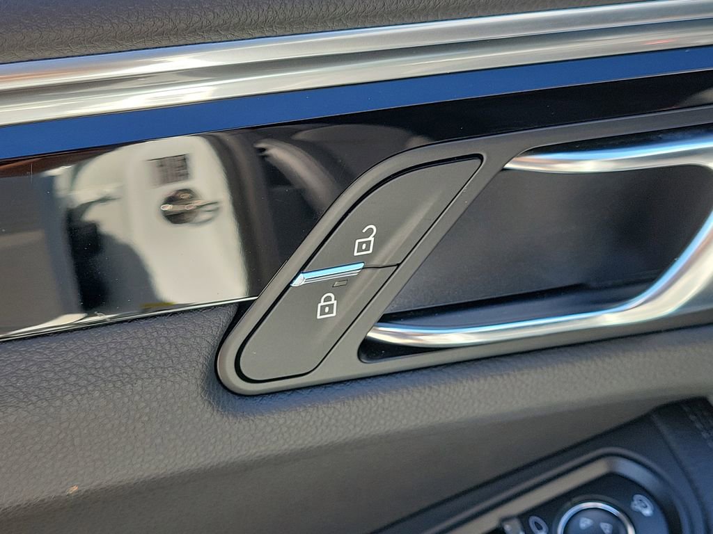 Certified 2025 Porsche Macan image 25