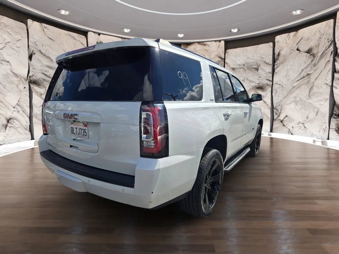 Used 2019 GMC Yukon SLT w/ Graphite Performance Edition image 6