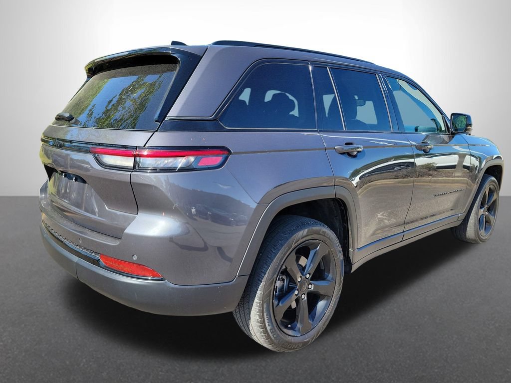 Used 2024 Jeep Grand Cherokee Altitude AWD/4WD image 5