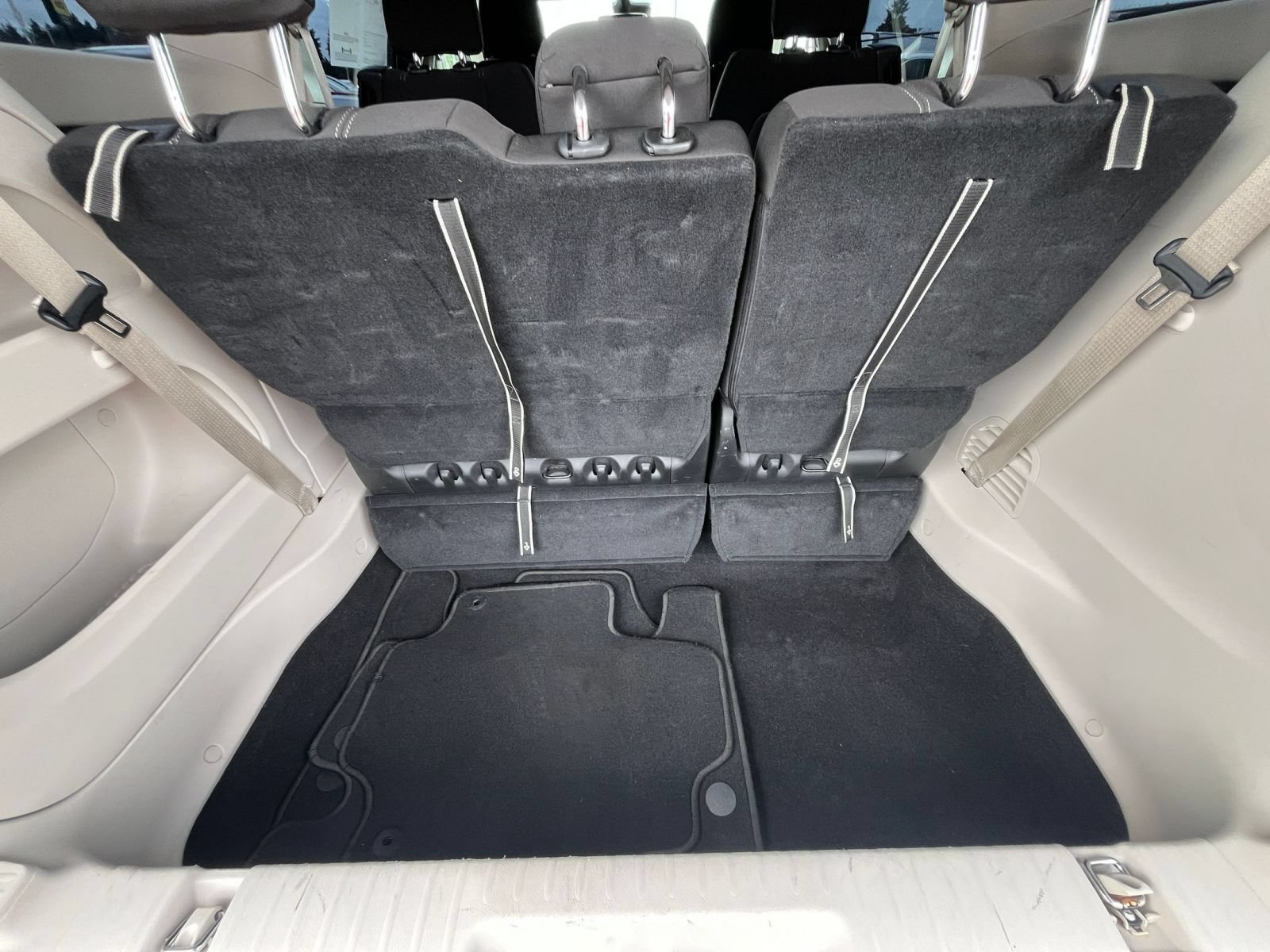 Used 2024 Chrysler Voyager LX FWD image 33