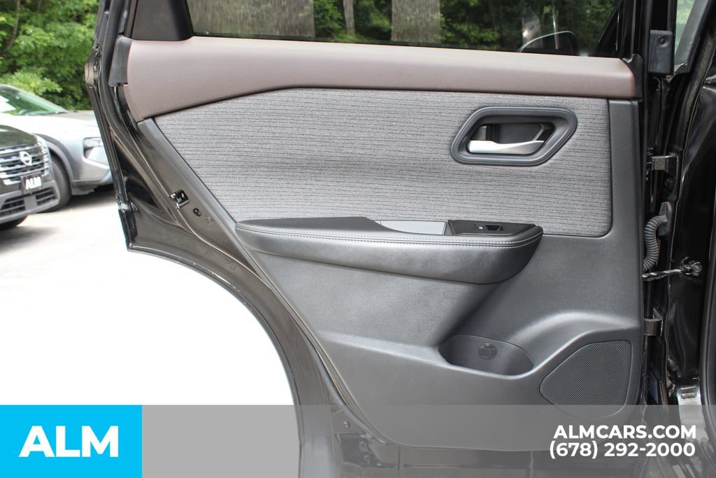 Used 2023 Nissan Rogue SV AWD/4WD image 18