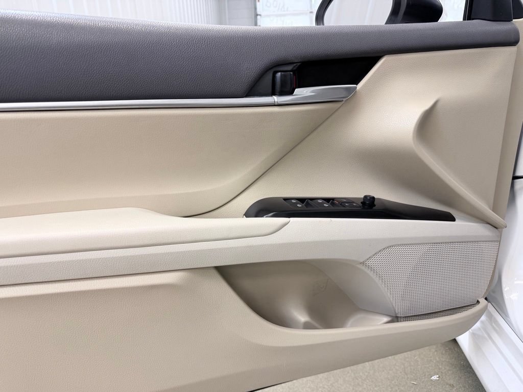 Used 2020 Toyota Camry LE FWD image 8