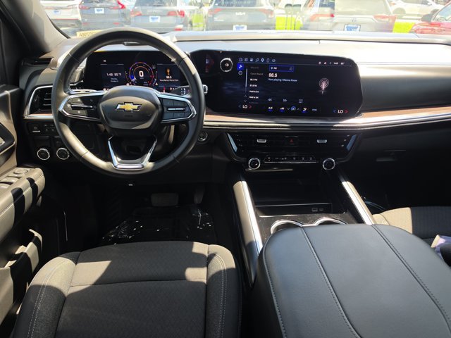 Used 2025 Chevrolet Suburban LS RWD image 18