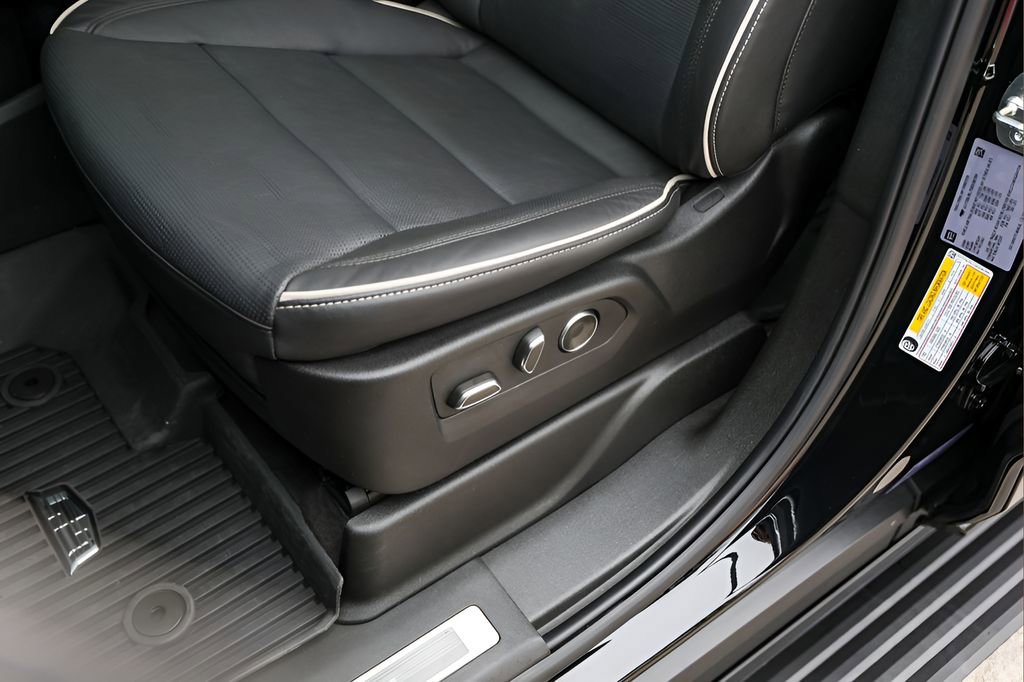 Certified 2025 Cadillac Escalade ESV Premium Luxury w/ Touring Package AWD/4WD image 8