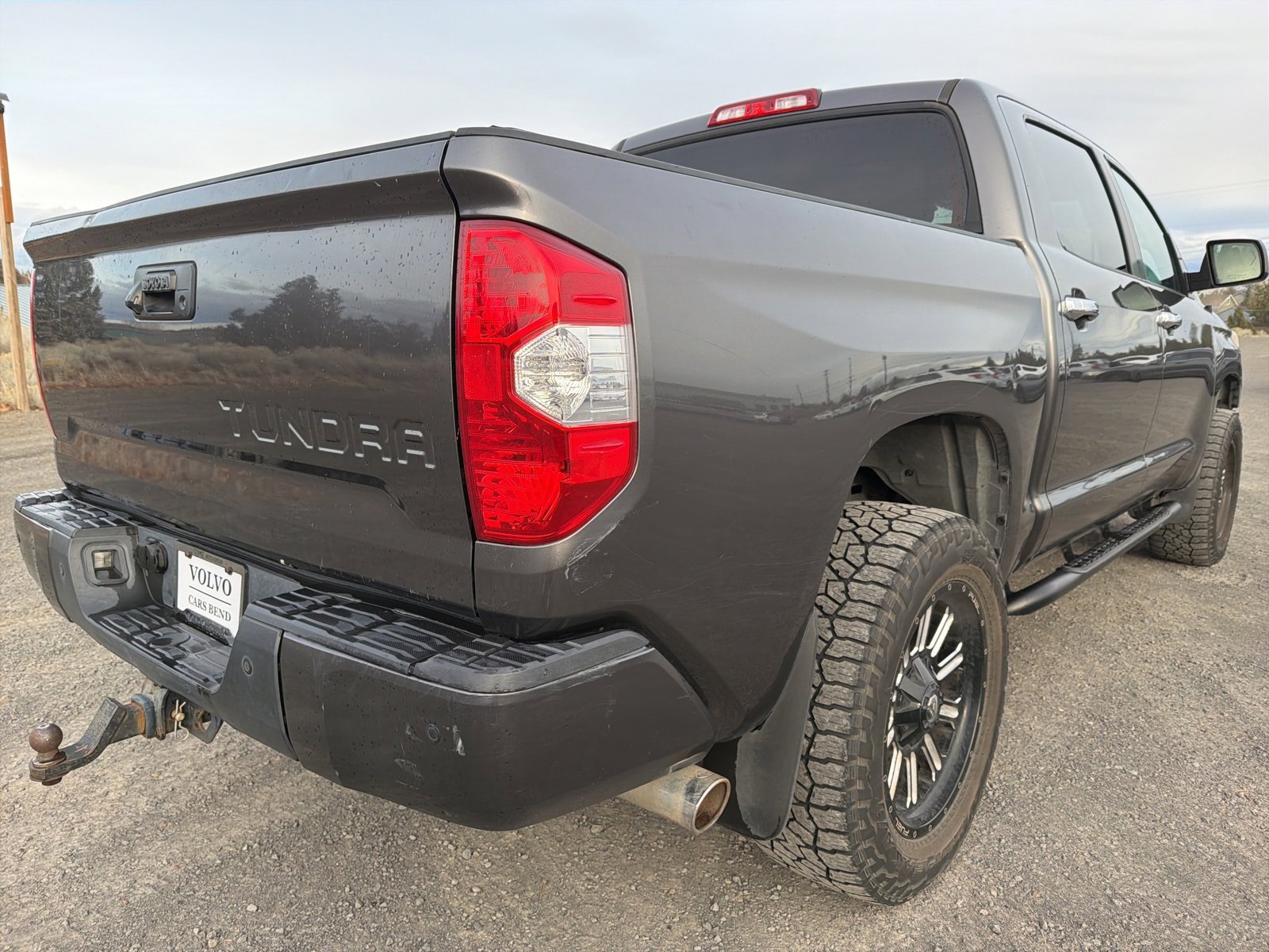 Used 2014 Toyota Tundra Platinum image 3