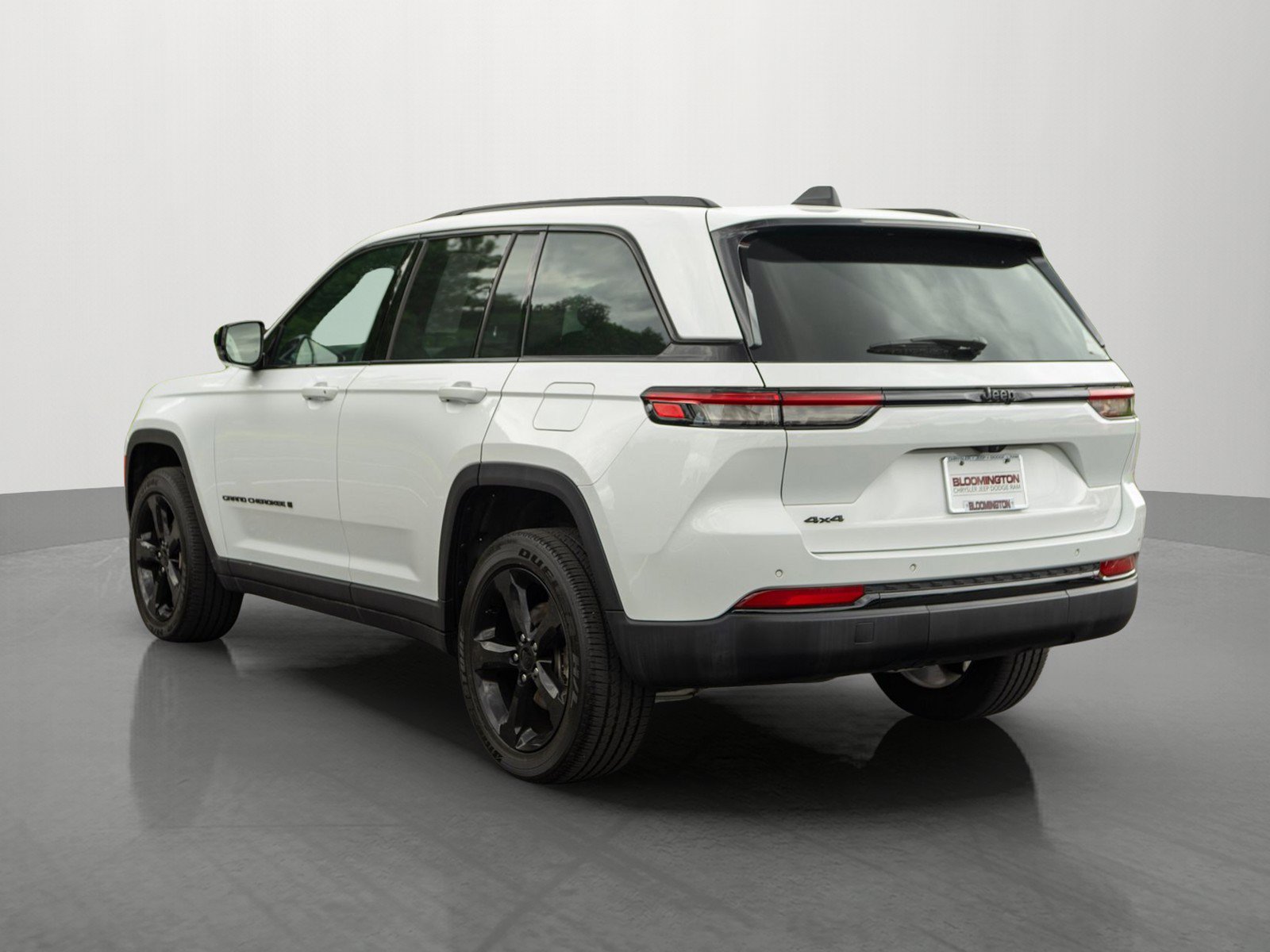 Used 2024 Jeep Grand Cherokee Altitude AWD/4WD image 5