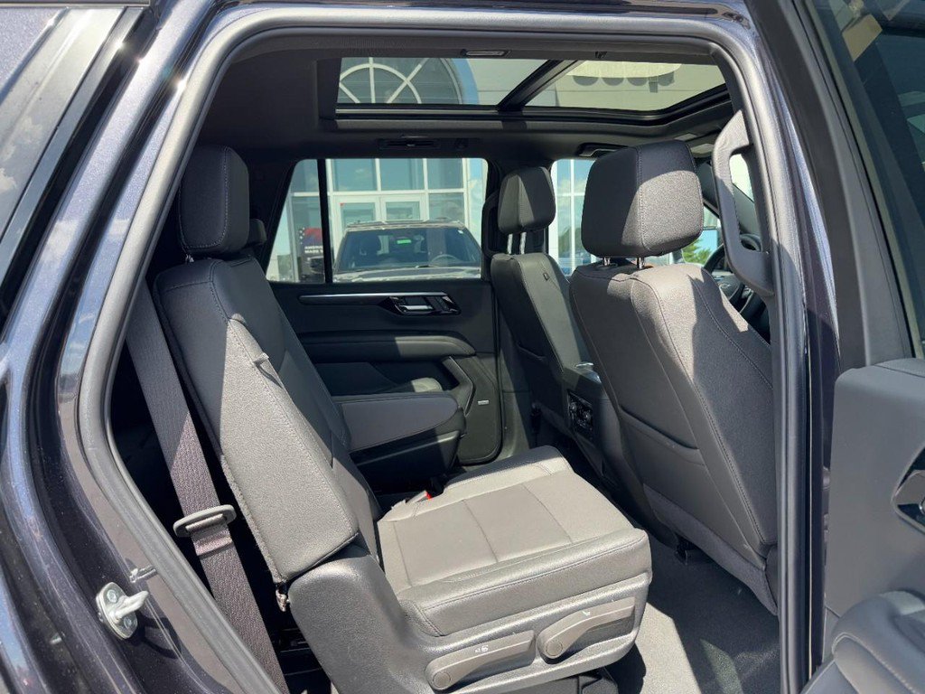 Used 2025 Chevrolet Tahoe Z71 w/ Comfort Package AWD/4WD image 13