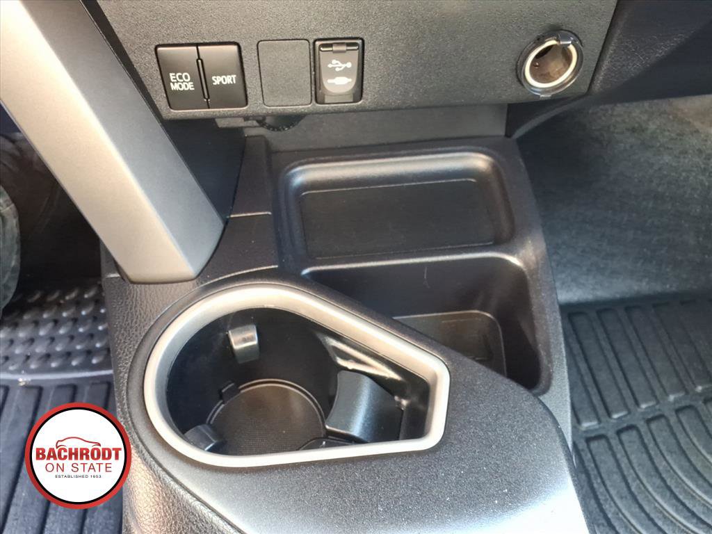 Used 2018 Toyota RAV4 LE AWD/4WD image 12