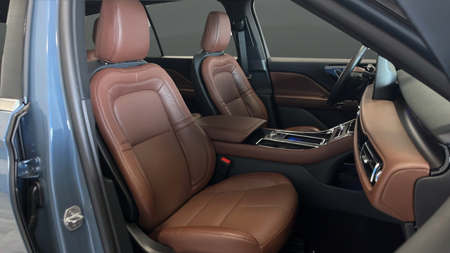 Used 2025 Lincoln Aviator Reserve AWD/4WD image 23
