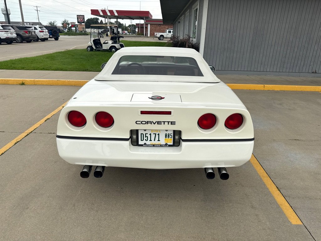 Used 1988 Chevrolet Corvette Convertible image 4