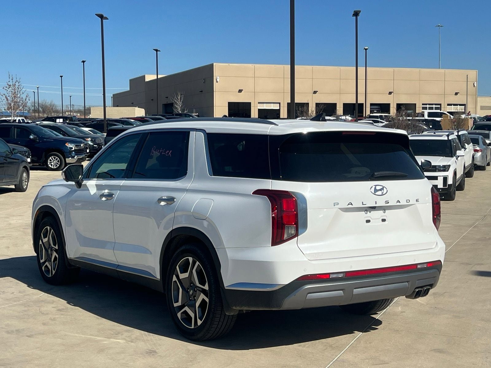 Used 2023 Hyundai Palisade Limited w/ Winter Package image 10