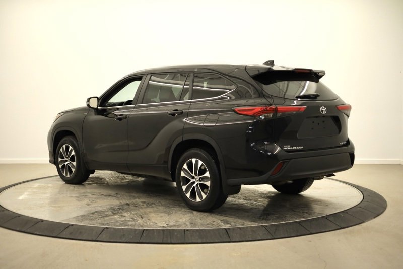Used 2023 Toyota Highlander XLE image 5