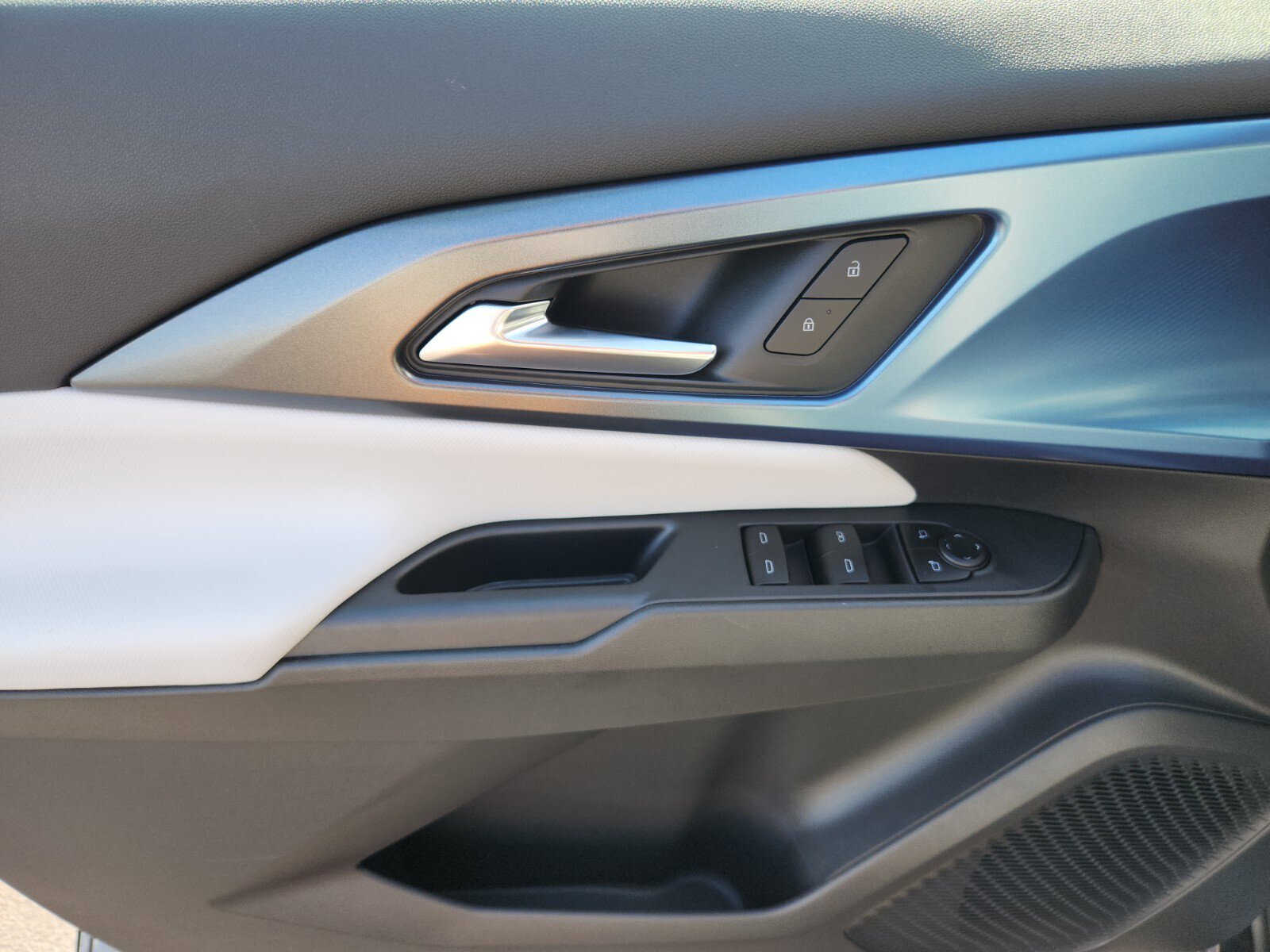 New 2026 Chevrolet Equinox EV LT image 10