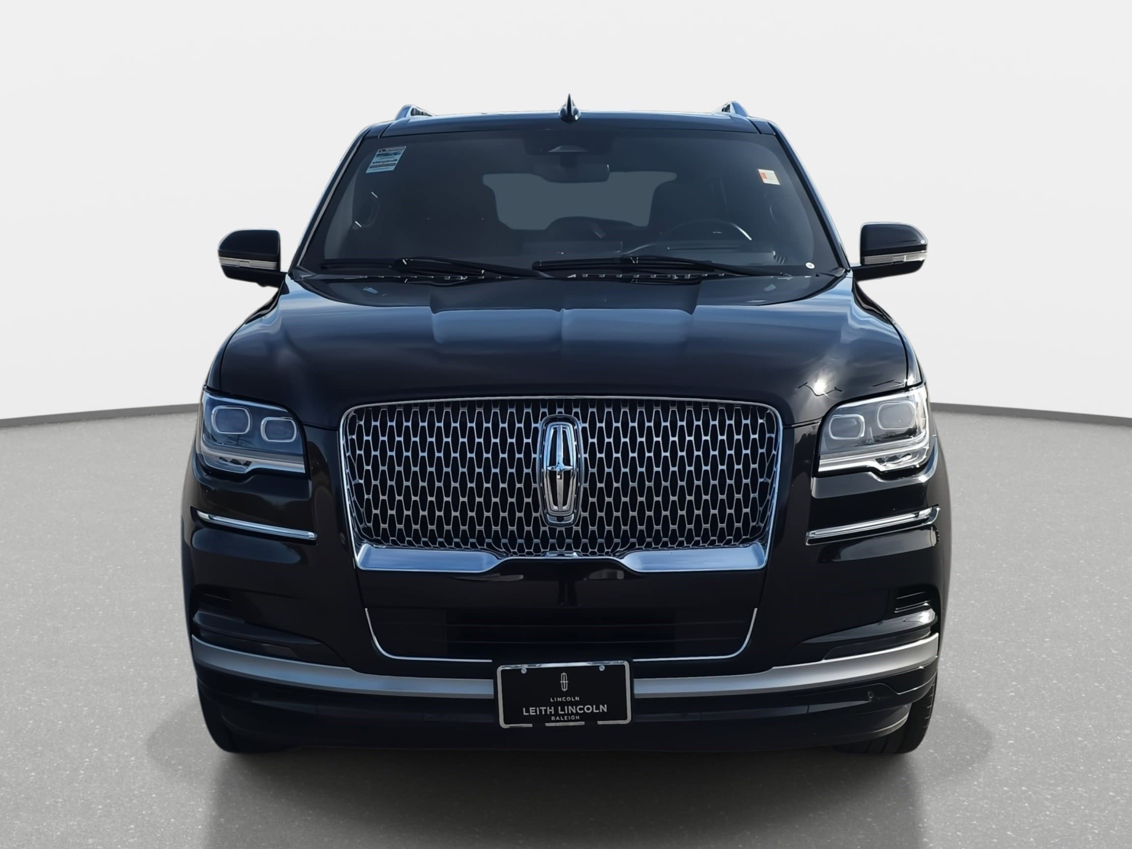 Used 2024 Lincoln Navigator Reserve image 2