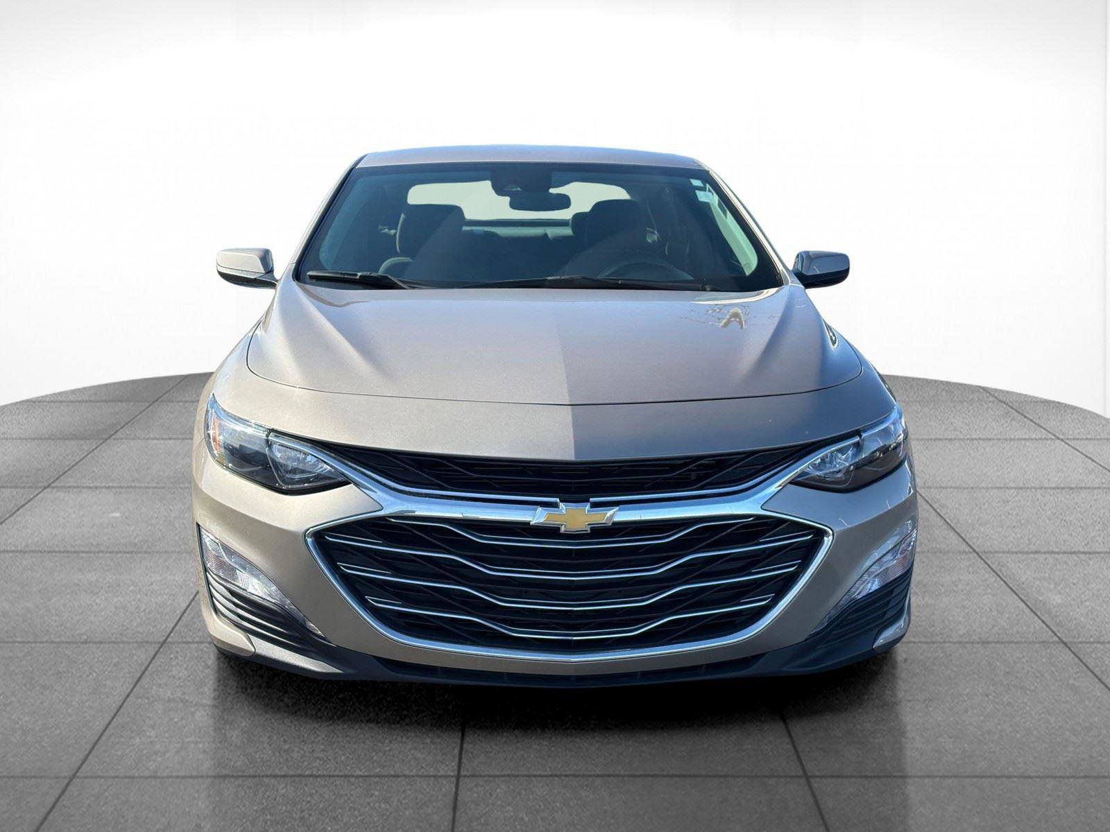 Used 2024 Chevrolet Malibu LT image 2