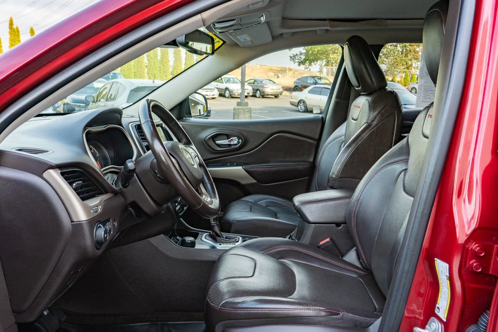 Used 2017 Jeep Cherokee Trailhawk AWD/4WD image 26