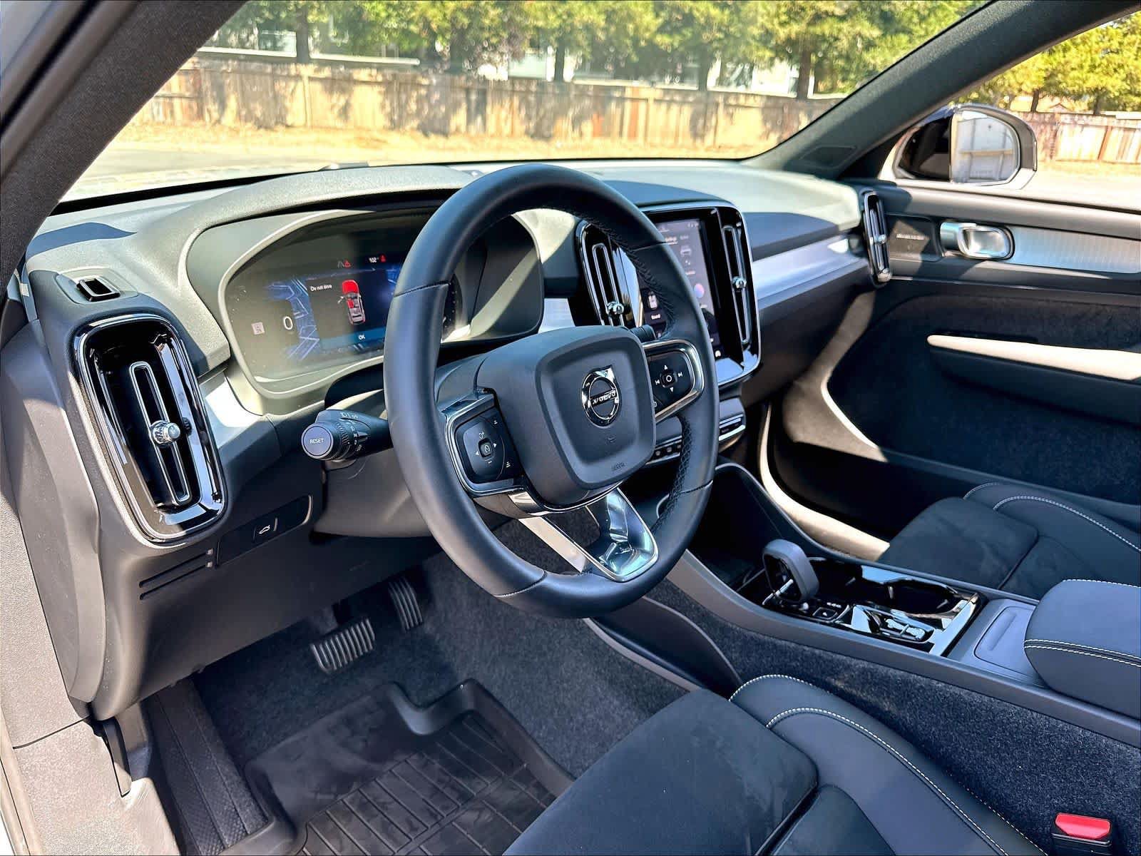Used 2026 Volvo XC40 B5 Ultra w/ Climate Package AWD/4WD image 17