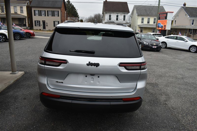Used 2023 Jeep Grand Cherokee L Laredo AWD/4WD image 5