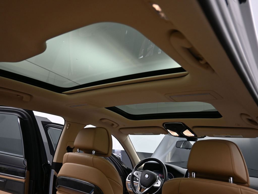 Used 2022 BMW 740i xDrive w/ Premium Package image 18